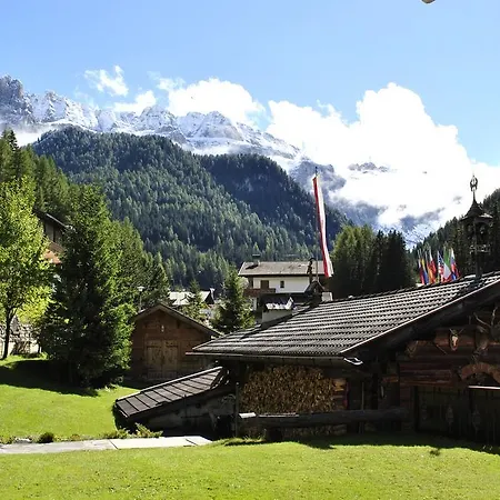 Romantik Cesanueva Nocleg ze śniadaniem Selva di Val Gardena